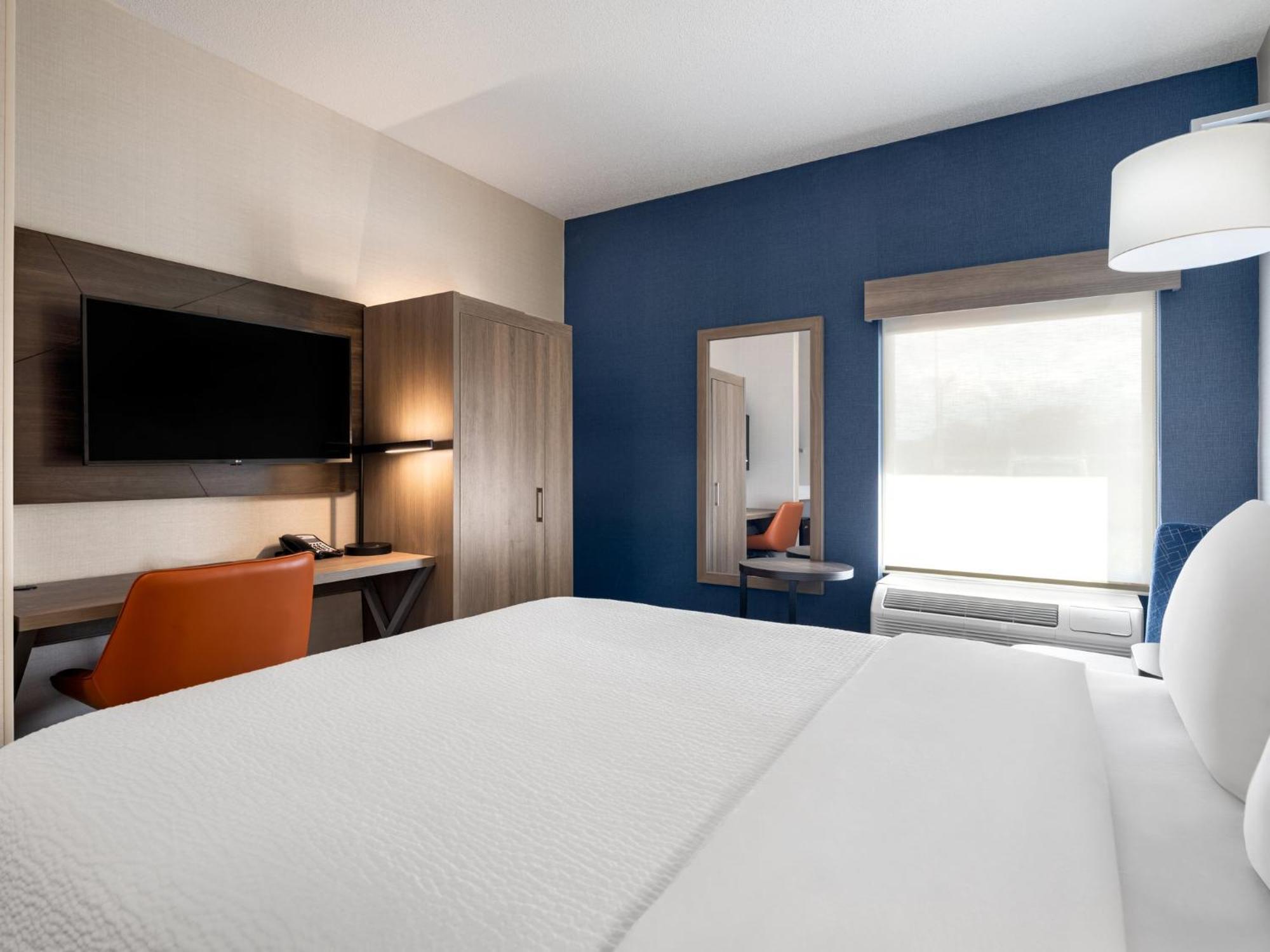 Holiday Inn Express Meadville Bagian luar foto